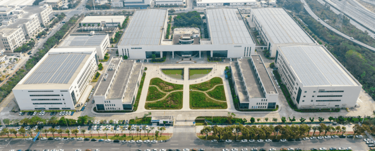 از سال 2000، DASCOM یک مرکز خدمات استراتژیک در پکن تأسیس کرد